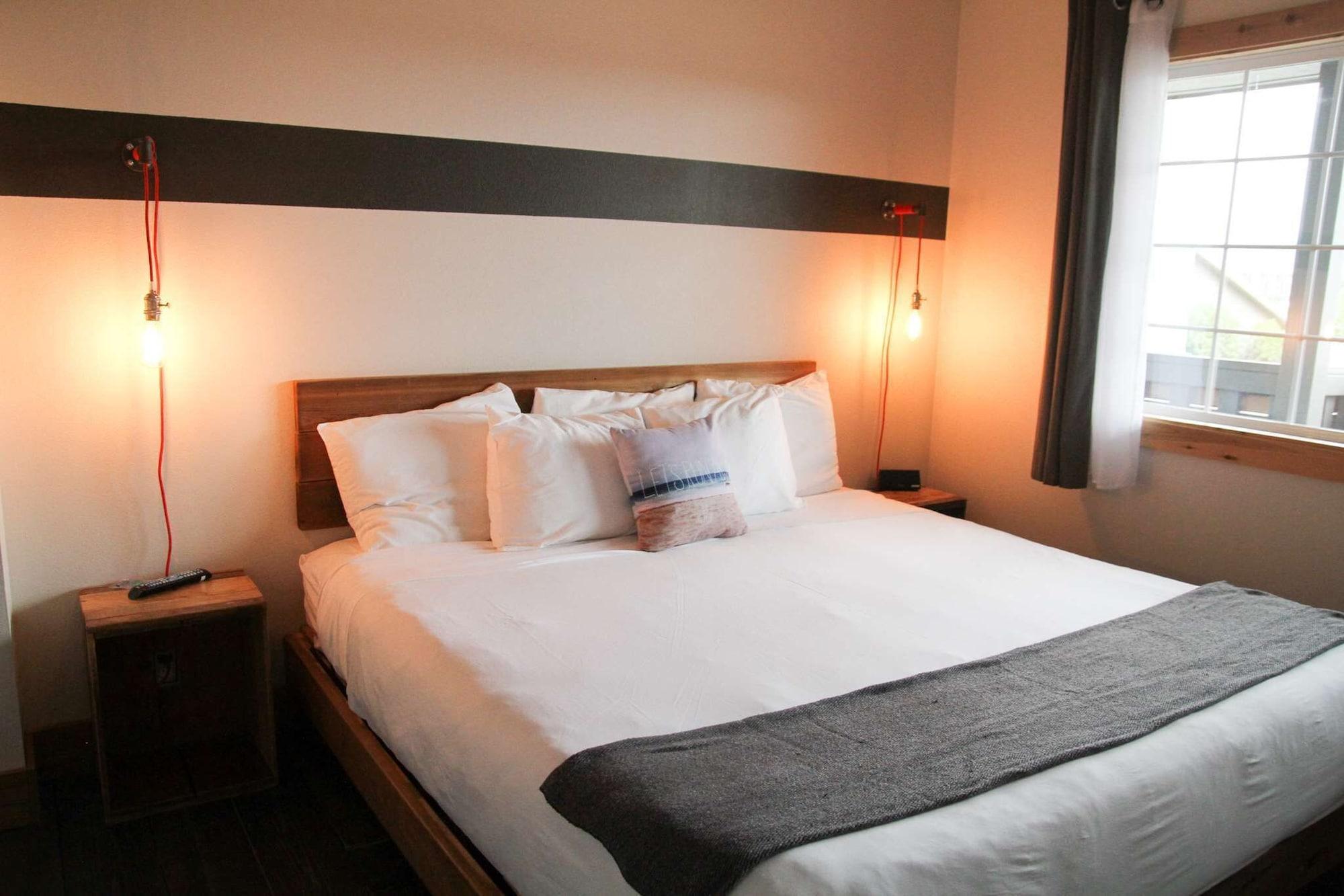 Ashore Hotel Seaside Bagian luar foto