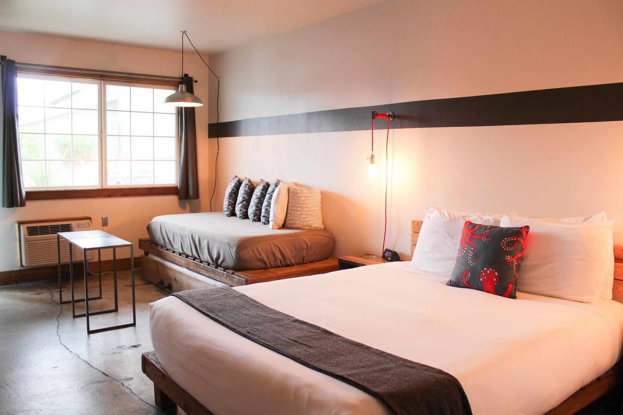Ashore Hotel Seaside Bagian luar foto