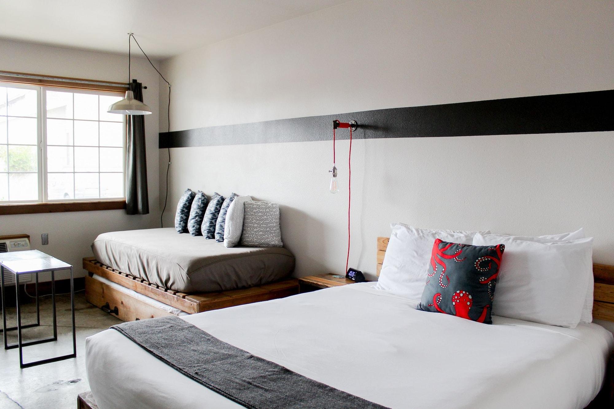 Ashore Hotel Seaside Bagian luar foto