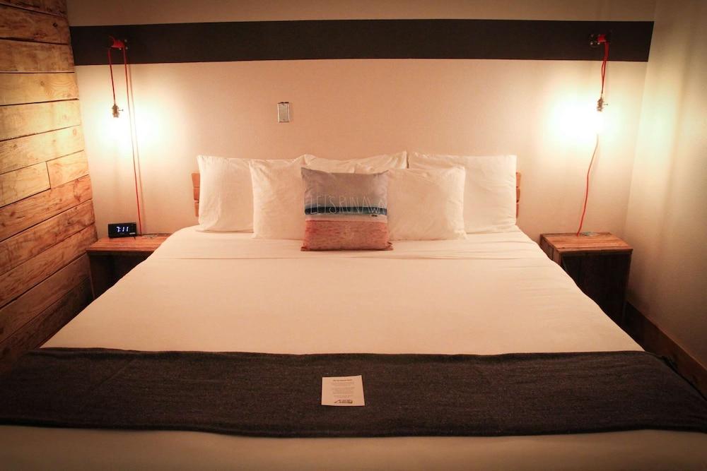 Ashore Hotel Seaside Bagian luar foto