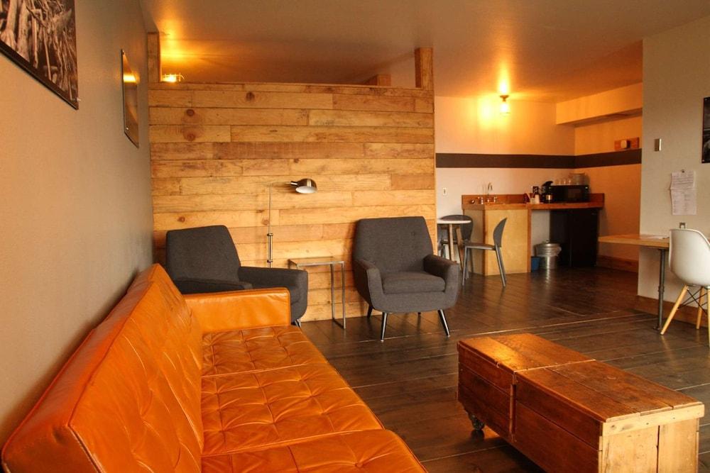 Ashore Hotel Seaside Bagian luar foto